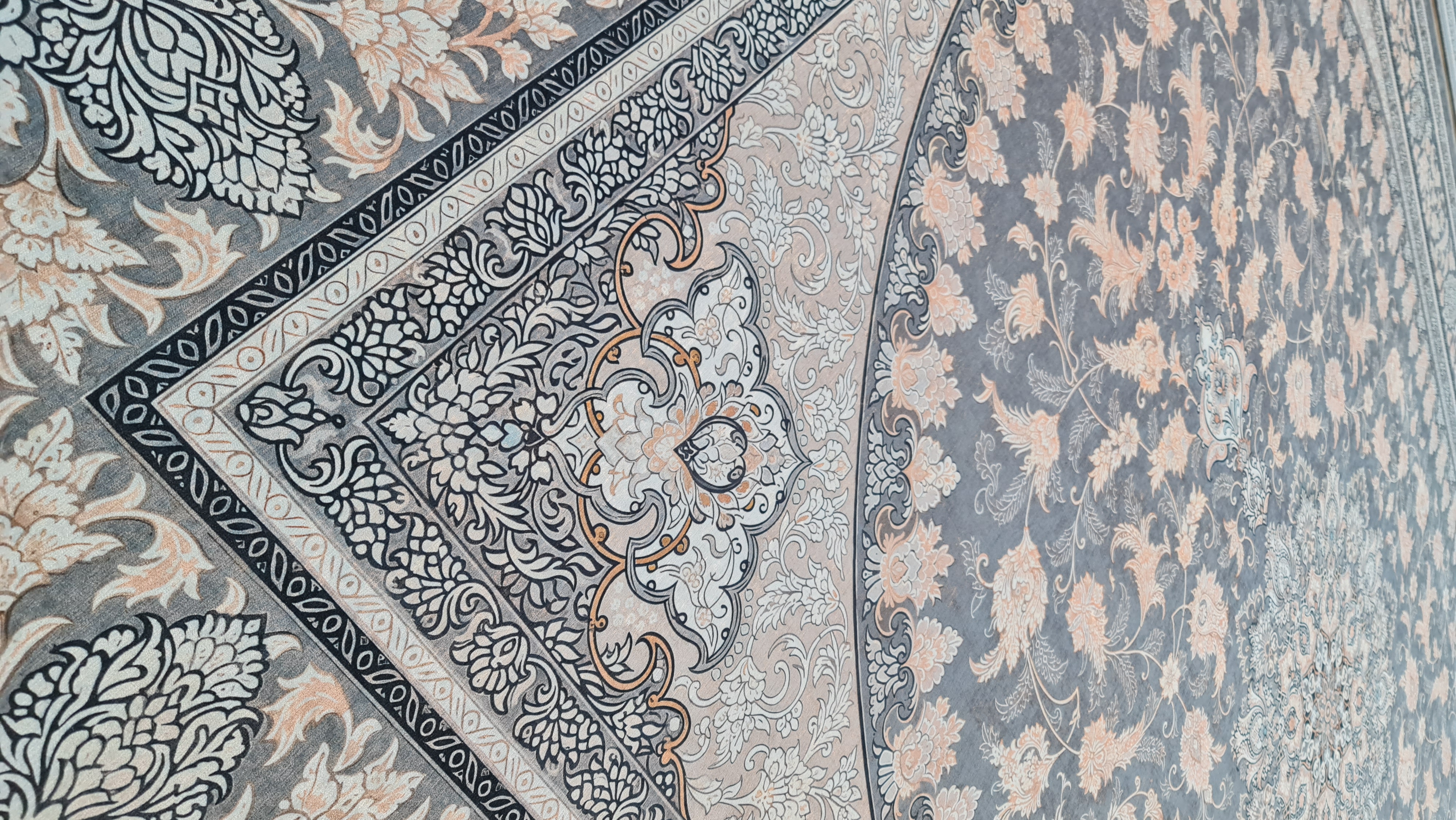 قیمت مناسب فرشینه سنتی فرشینه آفتاب کد U51مخمل شانل ترک استپدار